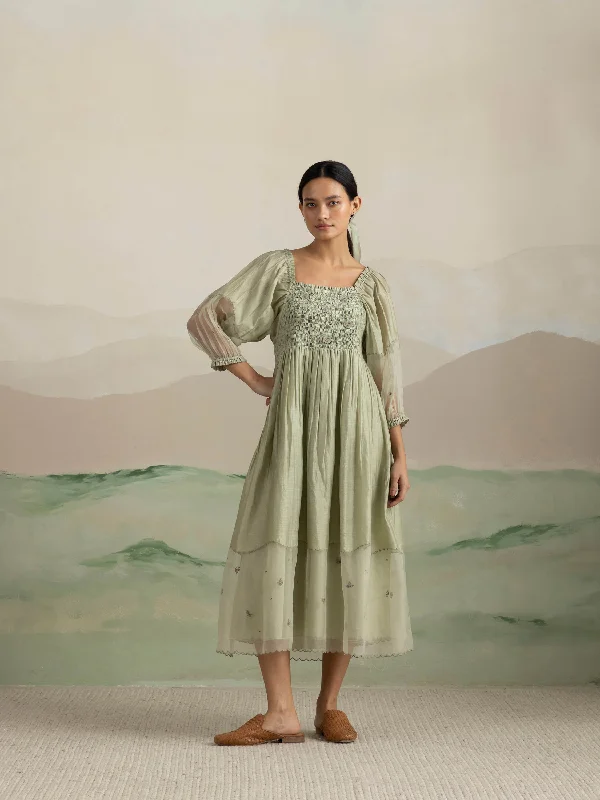 Midi dresses with embroidered accents for a unique and detailed design Basil Smock Midi Dress Midi dresses with embroidered accents for a unique and detailed design Basil Smock Midi Dress