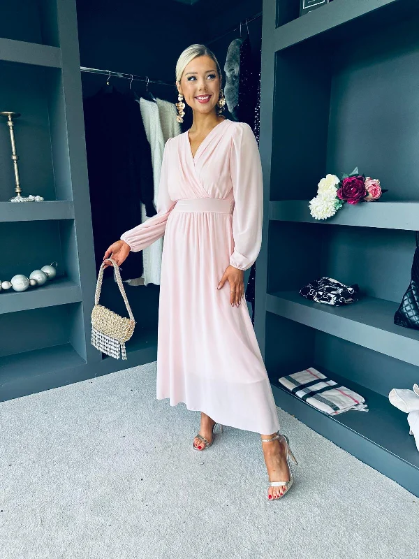 Midi dresses with keyhole backs for a flirty and unexpected detail Maeve Banded Midi Dress Pwr Pink Midi dresses with keyhole backs for a flirty and unexpected detail Maeve Banded Midi Dress Pwr Pink