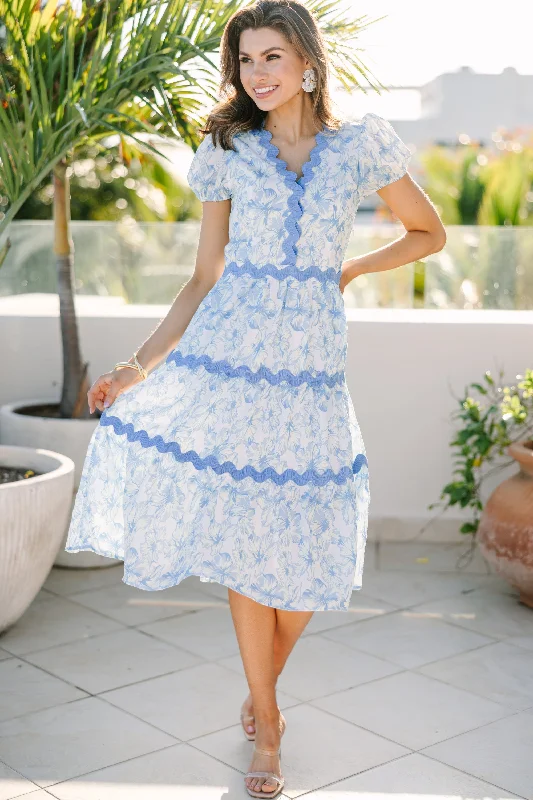 Midi dresses with ruched bodices for a feminine and fitted feel Call On Me Blue Floral Midi Dress Midi dresses with ruched bodices for a feminine and fitted feel Call On Me Blue Floral Midi Dress