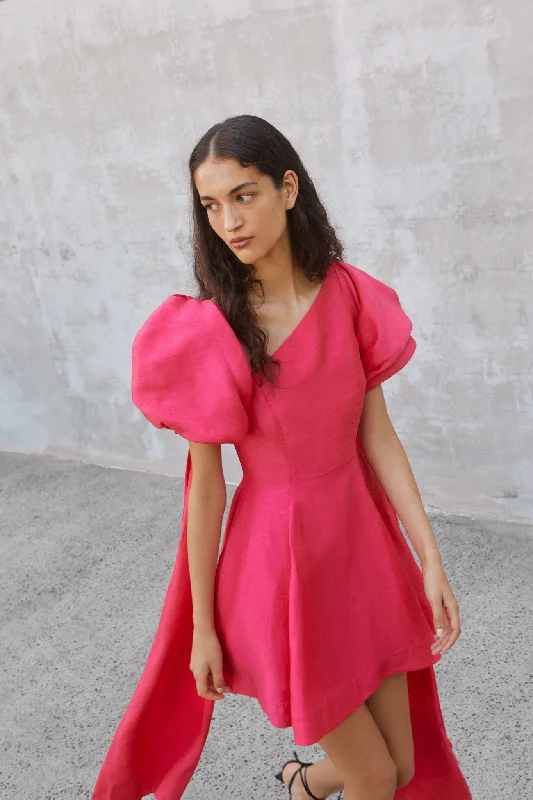 Mini dresses with gathered skirts for a voluminous effect Arista Tulip Sleeve Mini Dress Mini dresses with gathered skirts for a voluminous effect Arista Tulip Sleeve Mini Dress