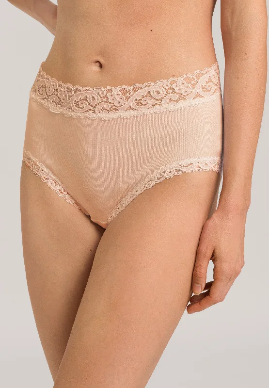 low - rise women briefs for a trendy and youthful lookMoments Maxi Briefs