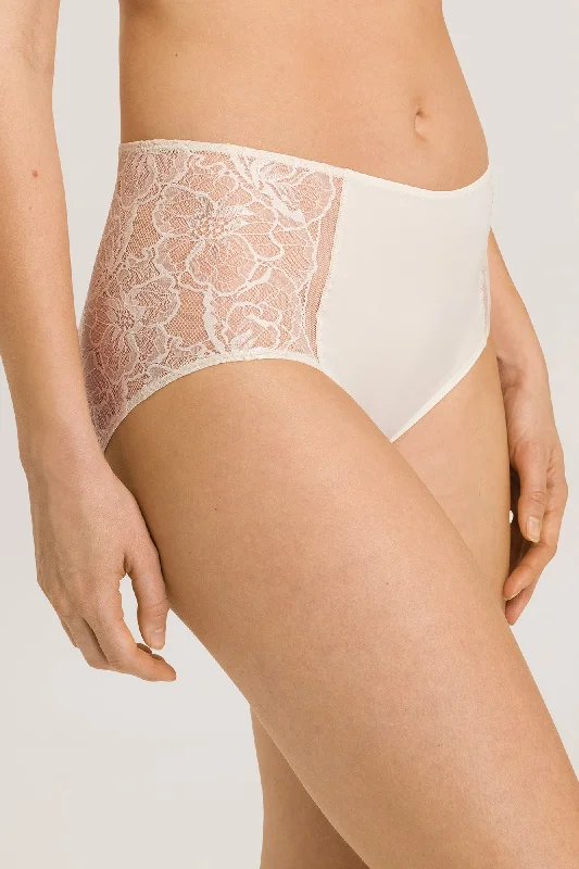 anti - chafing women briefs for long - distance runnersSelma - Maxi Briefs