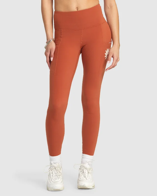 Capri Length Women's Printed Yoga Pants for Workout SessionsEARTH POCKET LEGGING
