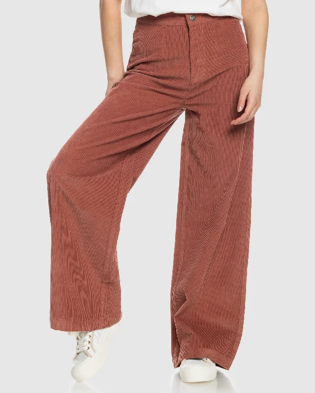 Skinny Fit Women's Leather Look Leggings for a Rocker VibeWINTER AROUND