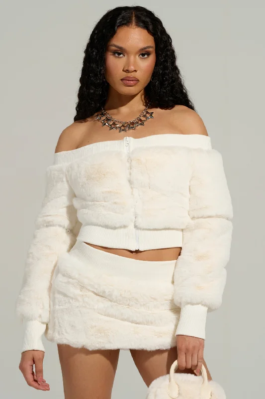 ribbed women cardigan with a classic textureCOLDEST WINTER OFF THE SHOULDER FUR TOP IN WHITE ribbed women cardigan with a classic textureCOLDEST WINTER OFF THE SHOULDER FUR TOP IN WHITE