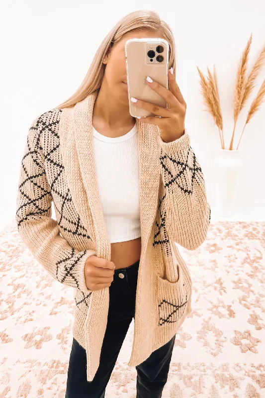 hand knitted women cardigan with artisanal charmLana Cardi Natural