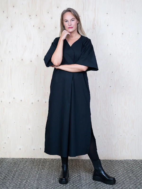 Sleeveless Women's Silk Blend Sweater Dresses for a Sophisticated LookThe Assembly Line Kaftan Dress Sleeveless Women's Silk Blend Sweater Dresses for a Sophisticated LookThe Assembly Line Kaftan Dress