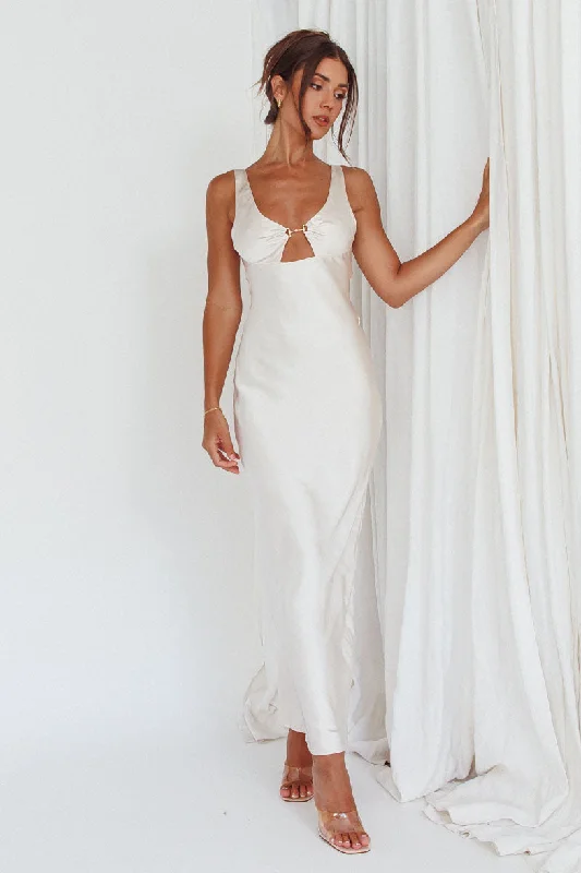 Sheath Women Dress with a Tailored Fit for a Professional LookBlushing Beauty Horsebit Accent Maxi Dress Champagne