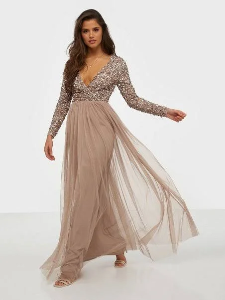Long - Sleeve Women Dress in Velvet for a Luxurious Winter LookDeluxe Wrap Front Maxi Dress Blush Long - Sleeve Women Dress in Velvet for a Luxurious Winter LookDeluxe Wrap Front Maxi Dress Blush