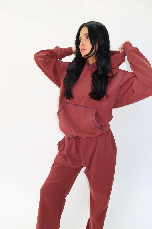 Women's pullover hoodie with a side slit for a modern and relaxed fitHoodie