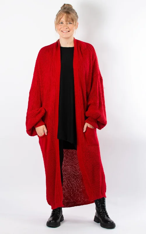 Women's quilted puffer jackets in a cropped silhouette for a modern twistOttie Oversized Cardigan | Red Women's quilted puffer jackets in a cropped silhouette for a modern twistOttie Oversized Cardigan | Red