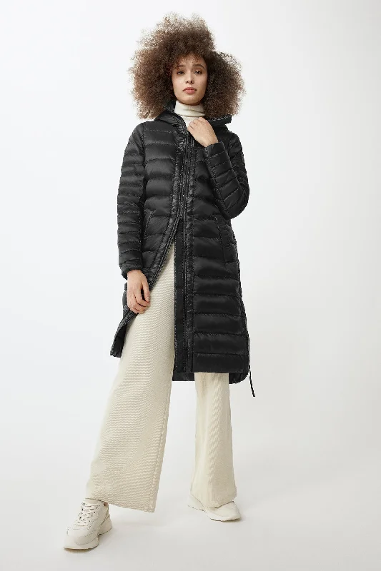 Women's cropped down jackets in bold colors for a sporty and fashionable winter outfitRoxboro Coat Women's cropped down jackets in bold colors for a sporty and fashionable winter outfitRoxboro Coat