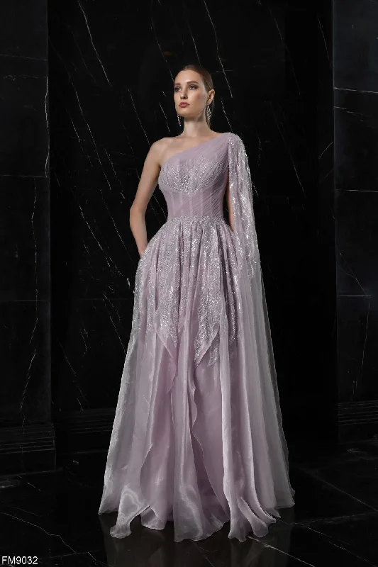 Halter Neck Women Dress to Show Off the Shoulders and Neckline Halter Neck Women Dress to Show Off the Shoulders and Neckline Azzure Couture FM9032
