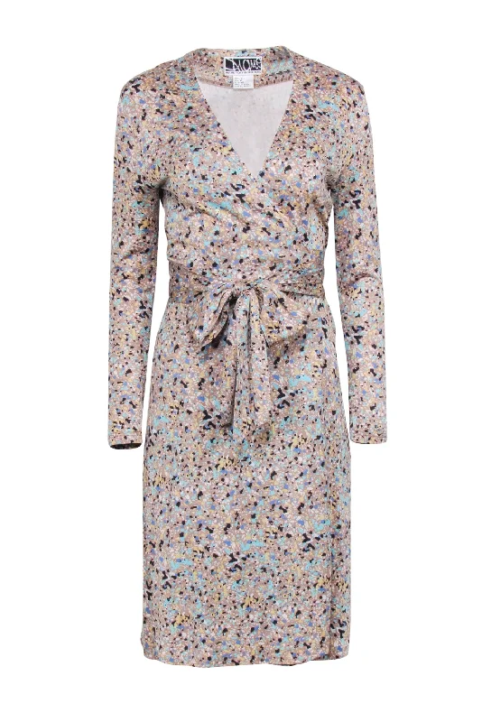 Sheath Women Dress with a Tailored Fit for a Professional Look Sheath Women Dress with a Tailored Fit for a Professional Look Diane von Furstenberg - Tan Long Sleeve Speckled Wrap Knee-Length Dress Sz 6 Sheath Women Dress with a Tailored Fit for a Professional Look Sheath Women Dress with a Tailored Fit for a Professional Look Diane von Furstenberg - Tan Long Sleeve Speckled Wrap Knee-Length Dress Sz 6