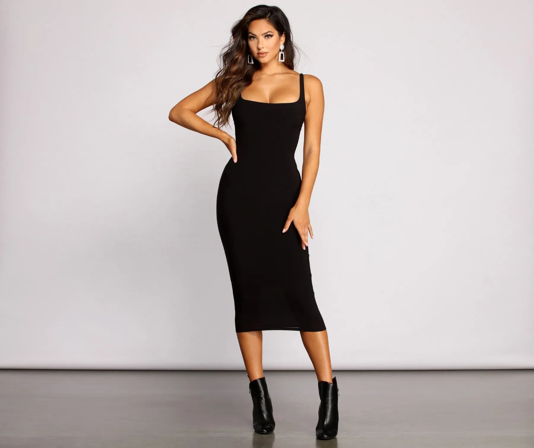 Midi dresses with metallic threads for a glamorous evening eventSo Into You Basic Knit Midi Dress Midi dresses with metallic threads for a glamorous evening eventSo Into You Basic Knit Midi Dress
