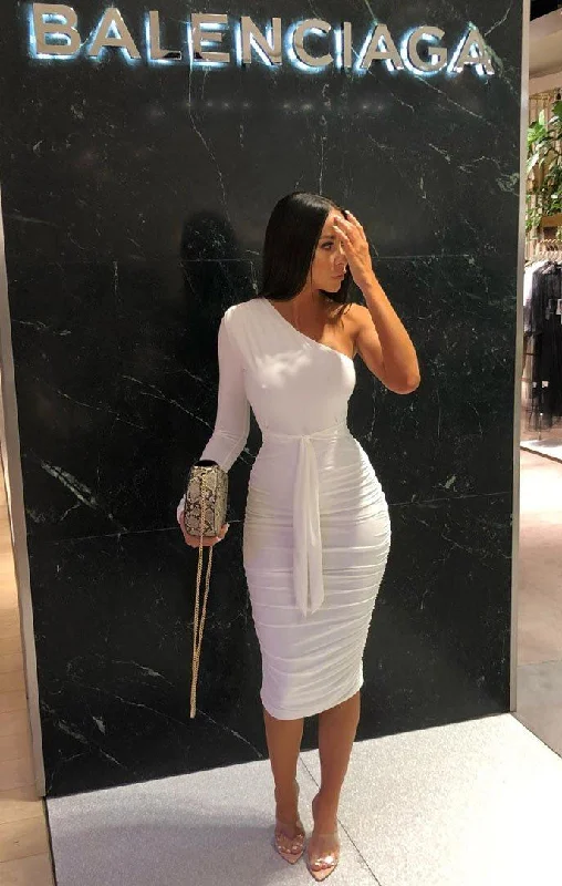 Sleeveless midi dresses with lace details for summer weddingsWhite One Shoulder Ruched Slinky Midi Dress - Savannah Sleeveless midi dresses with lace details for summer weddingsWhite One Shoulder Ruched Slinky Midi Dress - Savannah