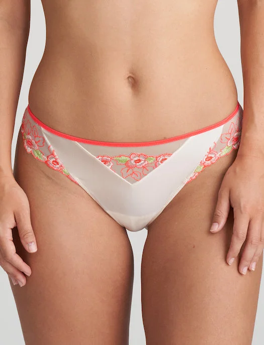 Shapers with a slimming effect on the calves​Marie Jo Ayama Thong