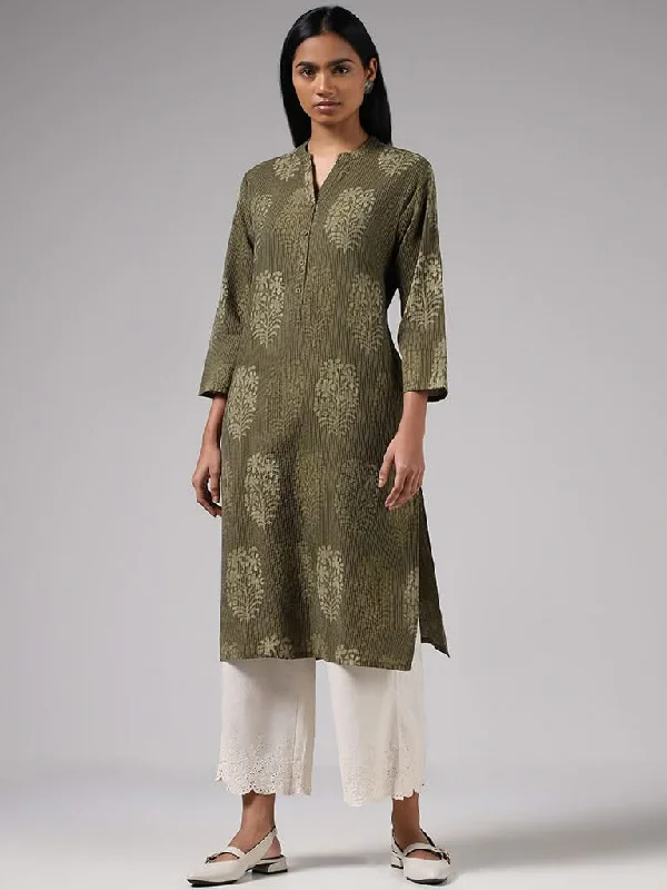 Women's petite - fit skinny pants High - waisted women jeans for a flattering silhouette Utsa Dark Olive Leaf Printed and Kantha Embroidered Cotton Blend Straight Kurta Women's petite - fit skinny pants High - waisted women jeans for a flattering silhouette Utsa Dark Olive Leaf Printed and Kantha Embroidered Cotton Blend Straight Kurta