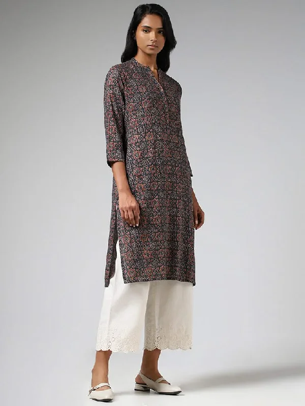 Women's pants for theme park visits Mom jeans for a nostalgic and casual look Utsa Indigo Geometric Printed & Kantha Embroidered Straight Kurta Women's pants for theme park visits Mom jeans for a nostalgic and casual look Utsa Indigo Geometric Printed & Kantha Embroidered Straight Kurta