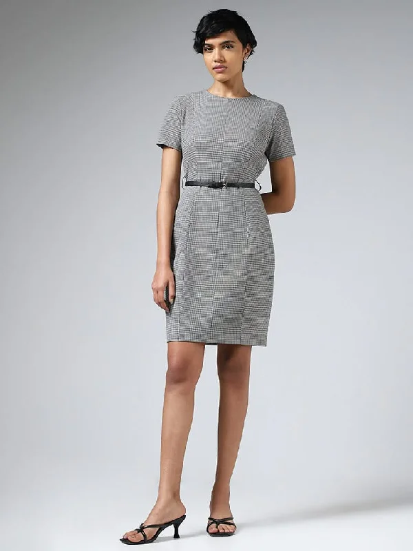 Women's long - sleeve jumpsuit pants Straight - leg women jeans with a classic and timeless appeal Wardrobe Black Houndstooth Mini-Checked Dress Women's long - sleeve jumpsuit pants Straight - leg women jeans with a classic and timeless appeal Wardrobe Black Houndstooth Mini-Checked Dress