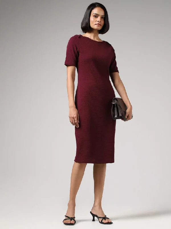 Women's pants with moisture - wicking technology High - rise flare women jeans for a 70s - inspired look Wardrobe Solid Textured Burgundy Dress Women's pants with moisture - wicking technology High - rise flare women jeans for a 70s - inspired look Wardrobe Solid Textured Burgundy Dress