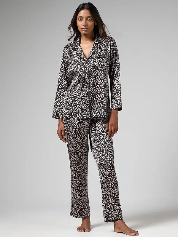 Women's discounted work pants Cargo women jeans with multiple pockets for added functionality Wunderlove Dark Brown Animal Printed Satin Shirt & Pyjamas Set Women's discounted work pants Cargo women jeans with multiple pockets for added functionality Wunderlove Dark Brown Animal Printed Satin Shirt & Pyjamas Set