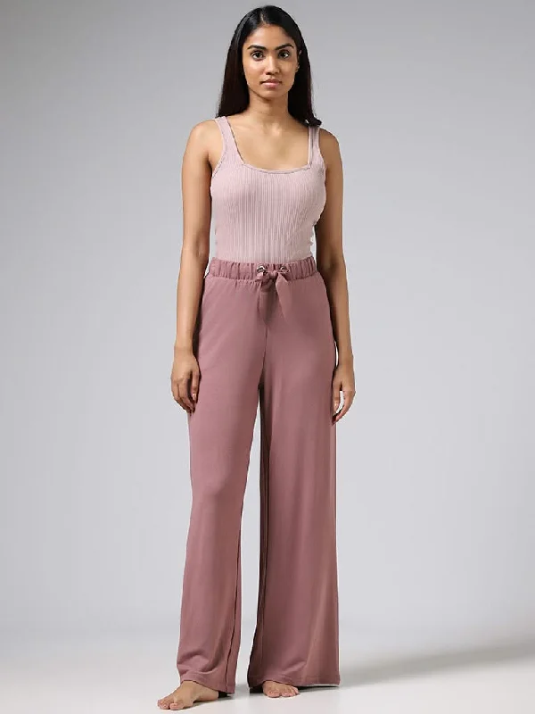Women's camo outdoor pants Colored women jeans in vibrant hues like red and yellow Wunderlove Light Pink Self-Striped Cotton Blend Camisole Women's camo outdoor pants Colored women jeans in vibrant hues like red and yellow Wunderlove Light Pink Self-Striped Cotton Blend Camisole