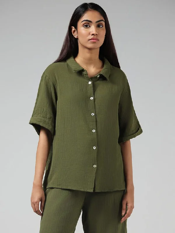Women's button - fly jeans pants Wide - leg women jeans for a modern and relaxed vibe Wunderlove Solid Olive Cotton Crinkled Shirt Women's button - fly jeans pants Wide - leg women jeans for a modern and relaxed vibe Wunderlove Solid Olive Cotton Crinkled Shirt
