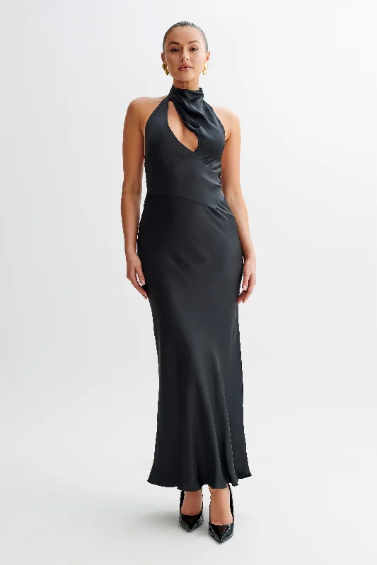 Maxi dresses with thin spaghetti straps for a delicate and feminine feelBelladonna Satin Halter Maxi Dress - Black Maxi dresses with thin spaghetti straps for a delicate and feminine feelBelladonna Satin Halter Maxi Dress - Black