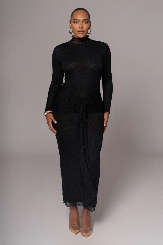 Maxi dresses with a halter neck for a stylish and sophisticated choiceBlack Drape Mock Neck Dress Maxi dresses with a halter neck for a stylish and sophisticated choiceBlack Drape Mock Neck Dress