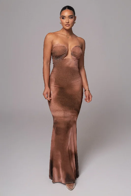 Denim maxi dresses with frayed hems for a casual lookBrown Abstract Bethany Strapless Maxi Dress Denim maxi dresses with frayed hems for a casual lookBrown Abstract Bethany Strapless Maxi Dress