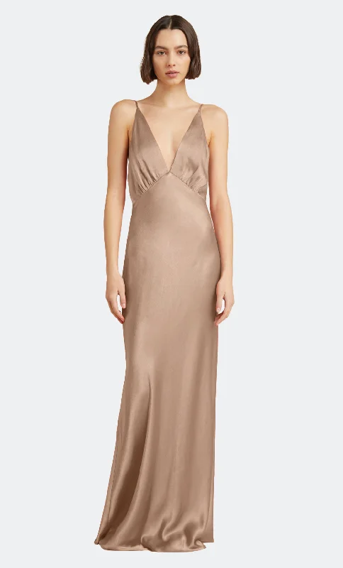 Maxi dresses with pocket details for added functionalityLORELAI V MAXI DRESS - GOLDEN Maxi dresses with pocket details for added functionalityLORELAI V MAXI DRESS - GOLDEN